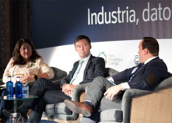 Ponentes de la mesa debate sobre energía e industria.