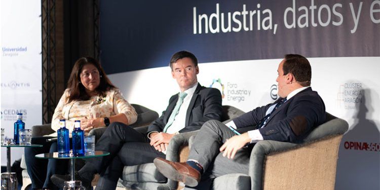 Ponentes de la mesa debate sobre energía e industria.