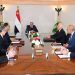 El presidente Abdel Fattah El-Sisi con el presidente del grupo griego Copelouzos, Dimitrios Copelouzos, en presencia del primer ministro, Dr. Mostafa Madbouly, el ministro de Electricidad y Energía Renovable, Dr. Mohamed Shaker, y varios altos ejecutivos de la empresa