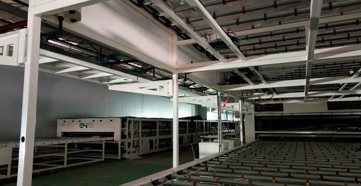 Avanza la construcción de la primera fábrica de paneles solares de España