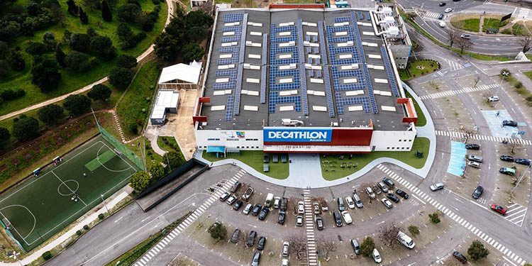 Instalación fotovoltaica de DECATHLON.