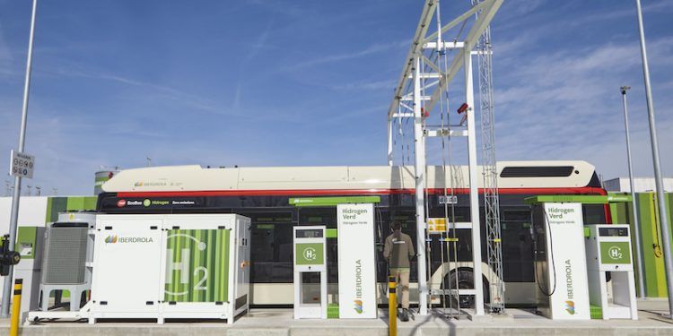 La planta de Barcelona de Iberdrola ha recibido la certificación de gestión ambiental de AENOR para producción de hidrógeno verde
