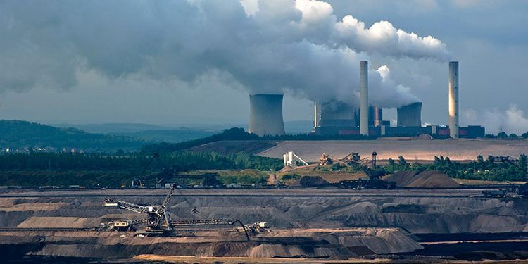 Central térmica y mina de carbón en Renania (Alemania).