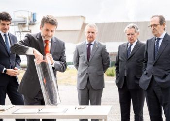 Josu Jon Imaz, Unai Rementeria, Iñigo Urkullu, Emiliano López Atxurra y Gregorio Villalabeitia durante el acto de inauguración del Hub de Descarbonización. Imagen: Petronor.