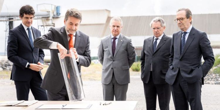 Josu Jon Imaz, Unai Rementeria, Iñigo Urkullu, Emiliano López Atxurra y Gregorio Villalabeitia durante el acto de inauguración del Hub de Descarbonización. Imagen: Petronor.
