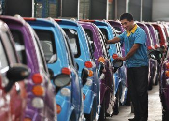 Europa revisa y baja ligeramente los aranceles a los coches eléctricos chinos