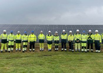 Acto de inauguración de la planta fotovoltaica para autoconsumo energético de Exolum en Misterton.