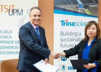 Helena Li, presidenta ejecutiva de Trina Solar, e Ignacio Antón Hernández, director del IES-UPM.