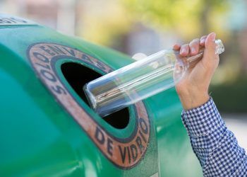 Todo lo que puedes conseguir tan solo reciclando 10 botellas de vidrio