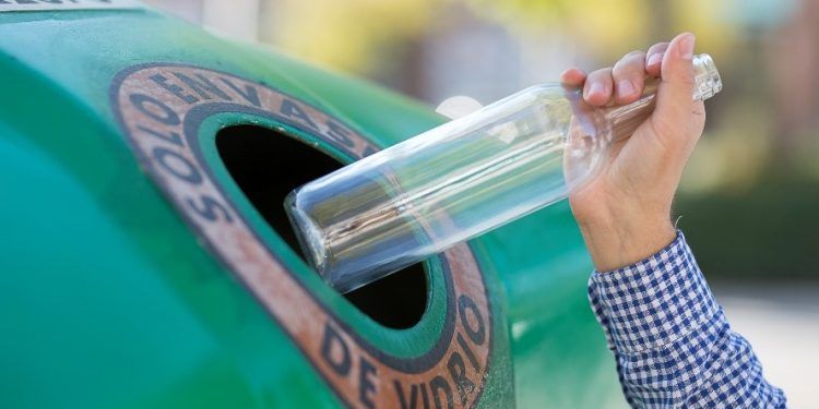 Todo lo que puedes conseguir tan solo reciclando 10 botellas de vidrio