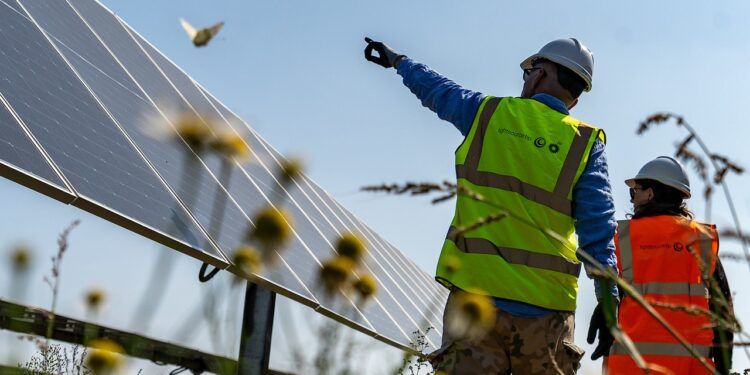 Lightsource bp refuerza su liderazgo mundial con nuevos acuerdos de energía renovable