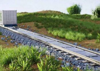 paneles solares Sun-Ways en vías de tren