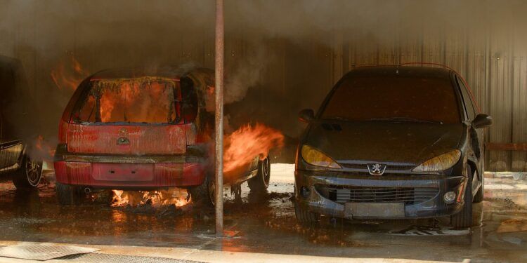 Ecofire Fighting: el líquido español que apaga los incendios en coches eléctricos en segundos