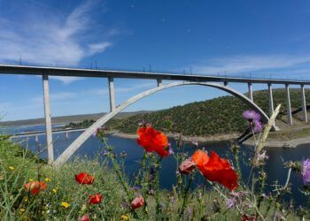 Adif AV emite 500 millones de euros en bonos verdes y fija el objetivo de reducir 2 millones de toneladas de CO2 para 2028
