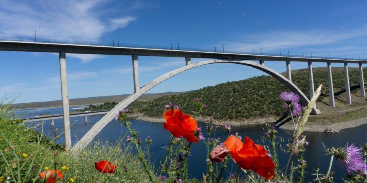 Adif AV emite 500 millones de euros en bonos verdes y fija el objetivo de reducir 2 millones de toneladas de CO2 para 2028