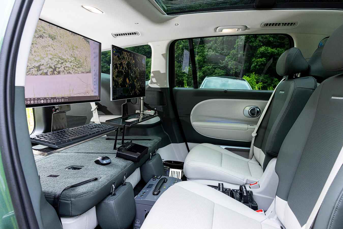 Hyundai IONIQ 9 con drones para reforestar bosques quemados