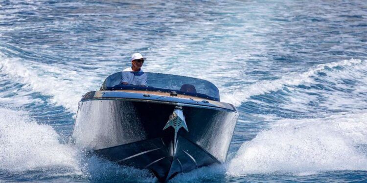 Lancha deportiva eléctrica Frauscher x Porsche 850 Fantom