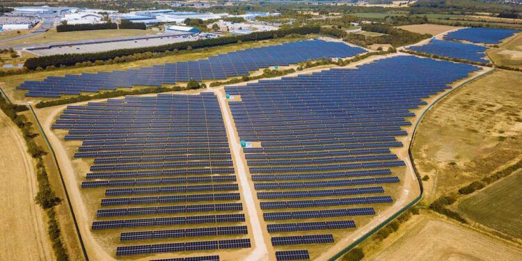 Jaguar Land Rover (JLR) apuesta por la energía sostenible