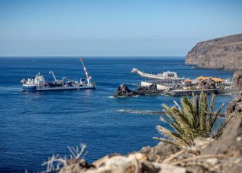 Red Eléctrica comienza el tendido del cable submarino que unirá Tenerife y La Gomera