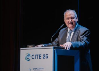 El ministro Hereu destaca a Navarra como referente nacional y europeo en energías renovables