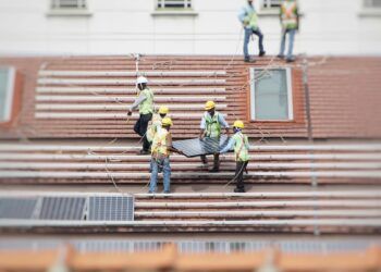 Autoconsumo colectivo sin límites: el MITECO facilita las instalaciones en comunidades de vecinos