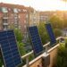 La energía solar en balcones convierte tu terraza en una fuente de electricidad confiable y barata