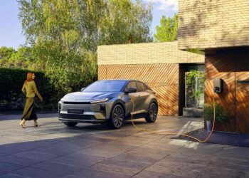 Toyota amplía la red de carga inteligente para BEV y PHEV, integrando energía verde y costes más bajos