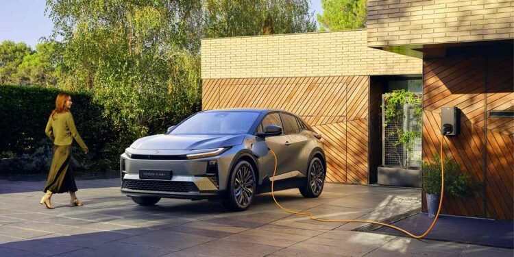 Toyota amplía la red de carga inteligente para BEV y PHEV, integrando energía verde y costes más bajos