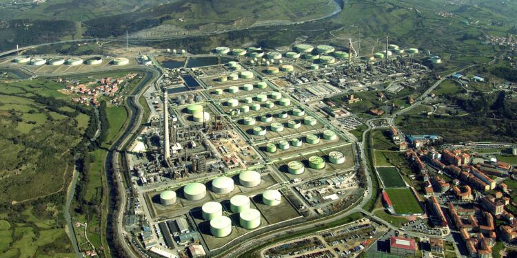 Repsol instala el segundo electrolizador de 100 MW en la refinería de Petronor