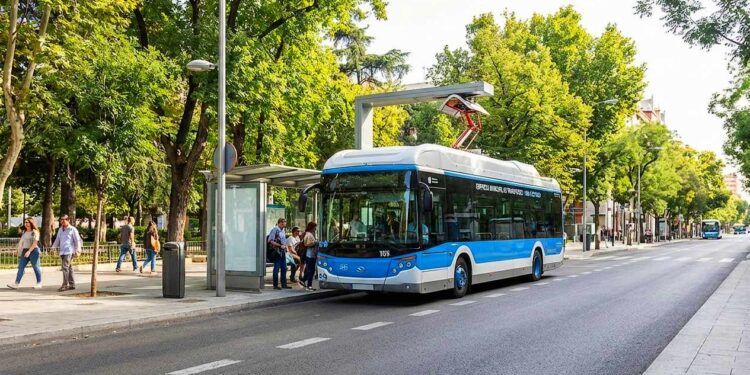 Los autobuses eléctricos eliminan el humo de las calles y ahorran los costes de mantenimiento frente al diésel tradicional de toda la vida.