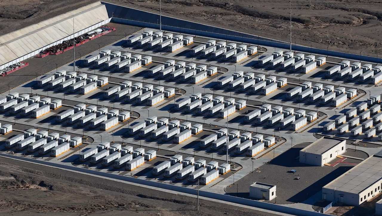 Con una capacidad de 1 GWh, esta batería de respaldo permite que el sistema eléctrico asuma cambios bruscos en la generación sin tener que quemar más carbón