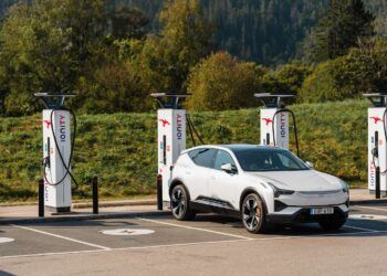Polestar Charge amplía su red europea y simplifica la recarga eléctrica