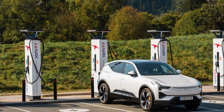 Polestar Charge amplía su red europea y simplifica la recarga eléctrica