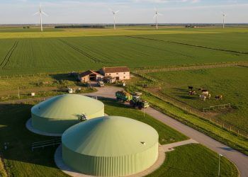 El biometano permite que España genere combustible propio usando residuos de granjas en instalaciones de cercanía.