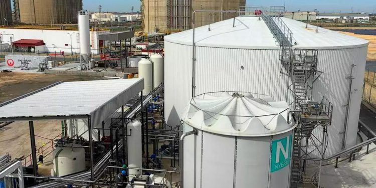 El uso de biometano de residuos industriales en la zona de Palos de la Frontera permite abastecer a miles de familias mediante un proceso de reciclaje energético que es totalmente inédito.