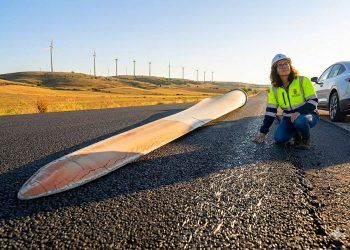 El uso de asfalto hecho con aerogeneradores permite dar una segunda vida a las hélices viejas convirtiéndolas en vías mucho más seguras y duraderas.