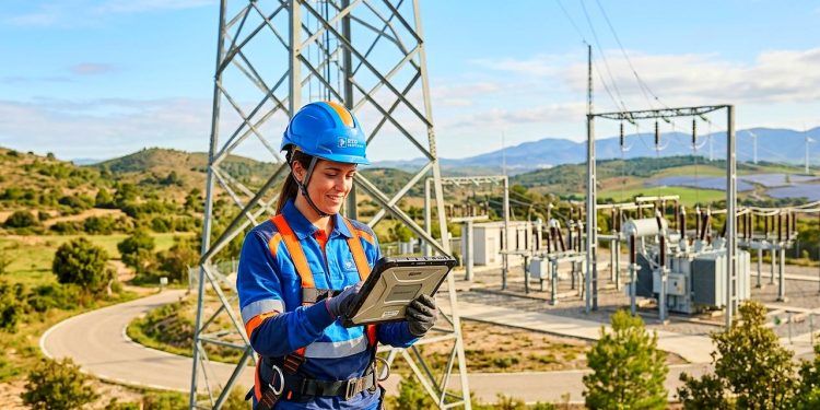 Red Eléctrica impulsa nuevas medidas estructurales que transforman la gestión de las redes de transporte para evitar fallos futuros y asegurar el suministro de energía.