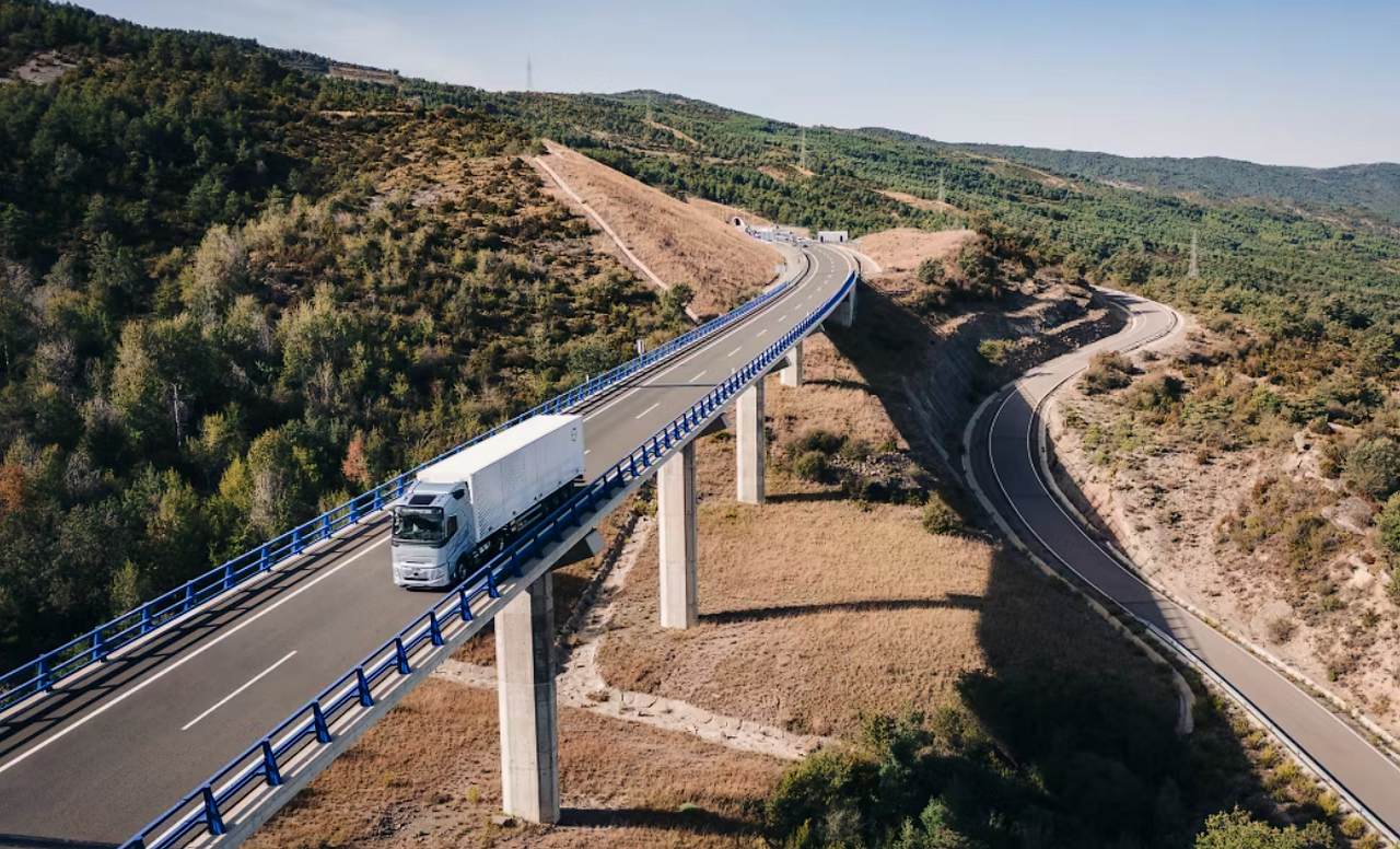 La marca sueca Volvo rompe la tendencia sectorial al presentar propulsores térmicos aptos para energías alternativas