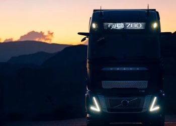 La nueva gama de motores de combustión de Volvo disminuye los gastos operativos un 4% mediante un diseño optimizado que admite carburantes sintéticos y convencionales.