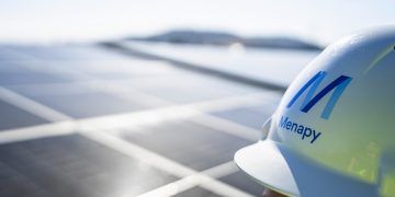 La instalación de un punto de recarga para vehículos eléctricos en una empresa permite cumplir las obligaciones legales y generar ingresos si se plantea bajo la gestión energética de Menapy.