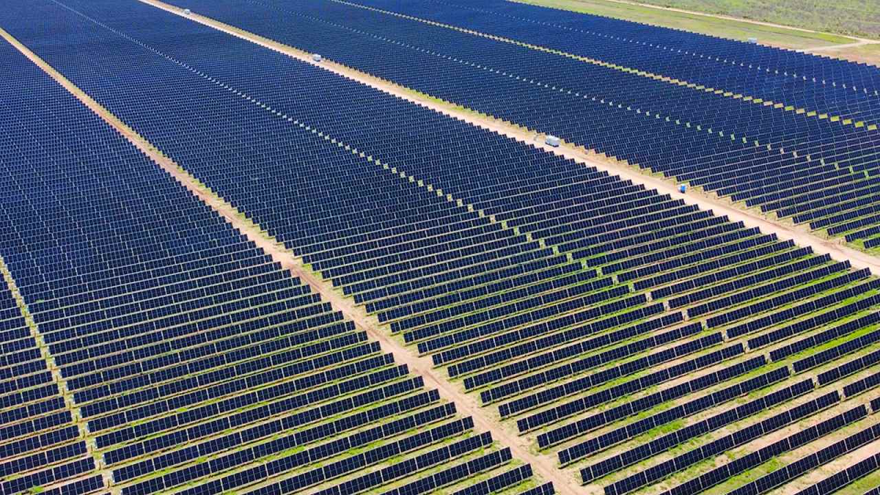 Los nuevos sistemas de almacenamiento energético con baterías permitirán adquirir electricidad barata de la red y revenderla durante las franjas horarias con mayor demanda.