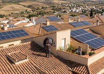 La expansión del autoconsumo fotovoltaico en España alcanza ya a 550.000 inmuebles residenciales que generan electricidad para su propio abastecimiento diario.
