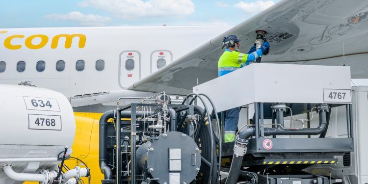 Exolum impulsa la primera asociación de operadores de combustible aeroportuario