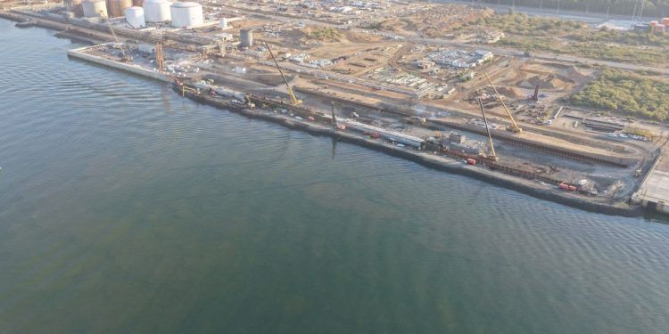Exolum y Moeve cierran una financiación de 105 millones de euros para el proyecto Muelle Sur en Huelva