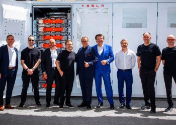 NatPower y Tesla sellan un acuerdo para instalar más de 25 GWh de almacenamiento con baterías en Italia y Reino Unido dentro de un programa que supera los 100 GWh.