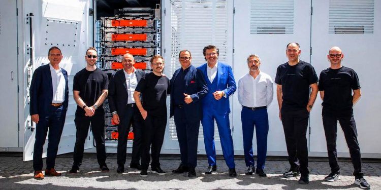 NatPower y Tesla sellan un acuerdo para instalar más de 25 GWh de almacenamiento con baterías en Italia y Reino Unido dentro de un programa que supera los 100 GWh.