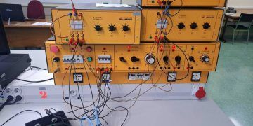 El sistema está integrado por un equipo electrónico compacto que se instala en el cuadro eléctrico y un programa informático de código abierto.